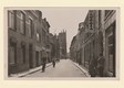 De Beekstraat rond 1950, met op de achtergrond een kale St. Martinustoren