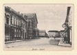 Markt met het o.a. café De Beurs, het stadhuis en op de achtergrond het Vlaaihuis en het pand van Koloniale Waren Het Zwaard omstreeks 1915.