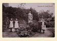 In de tuin bij het beeld van St. Angela in Pensionaat St. Ursela (De huishoud- of bewaarschool) rond 1910