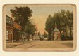 Kijk op de Roermondseweg met het Mathiaskapelletje vanaf de Maaspoort. Rechts het begin van de Maaseikerweg. +/- 1915.